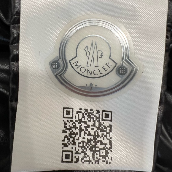 Moncler Laiche hooded down jacket - Picture 11 of 15